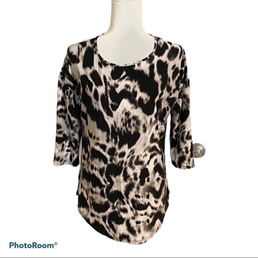 NWOT by Essentials top Size M Never worn